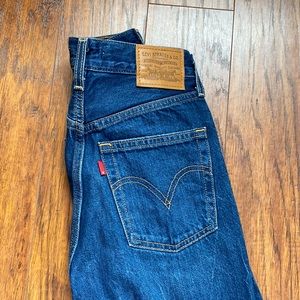 Never worn. Looking for a new home ✨